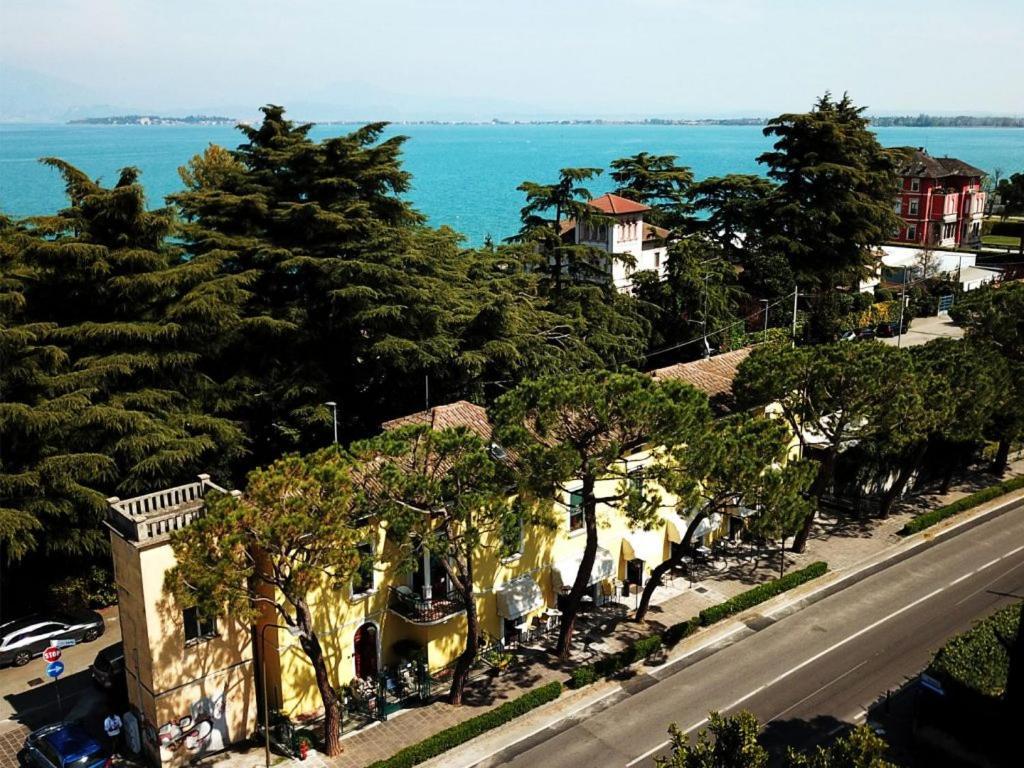 Casa Giulietta Ξενοδοχείο Ντεζεντσάνο ντελ Γκάρντα Εξωτερικό φωτογραφία